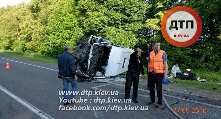Skoda протаранила автобус на Ровенщине, пострадали трое