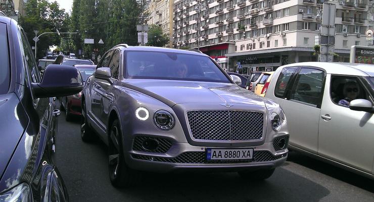 В Киеве заметили внедорожник Bentley за полмиллиона долларов