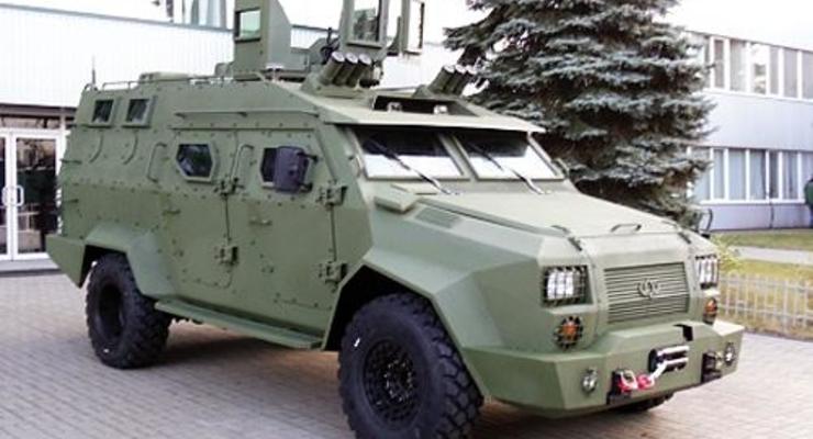 В Житомире показали украинский броневик Барс-8