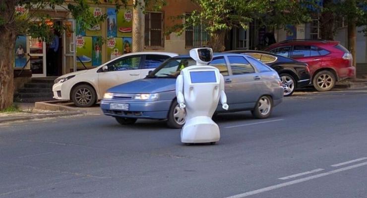 В России робот сбежал от разработчика и парализовал движение на трассе