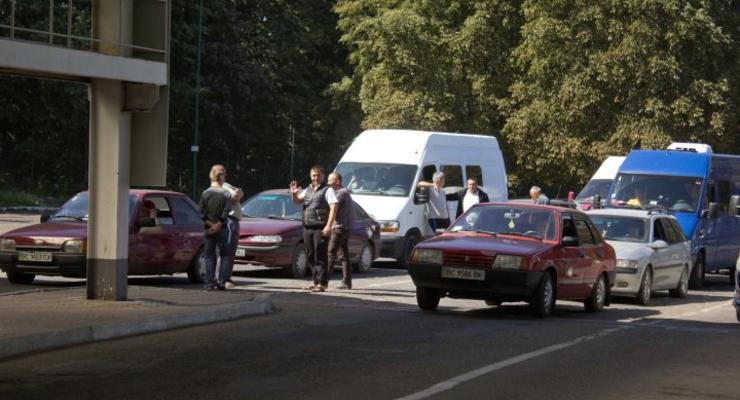 Сотни автомобилей скопились на украино-польской границе из-за забастовки пограничников