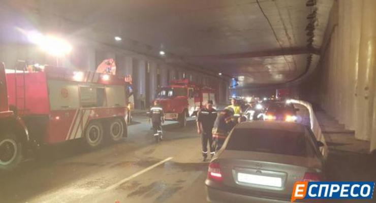 Автомобиль посольства Азербайджана попал в ДТП в Киеве
