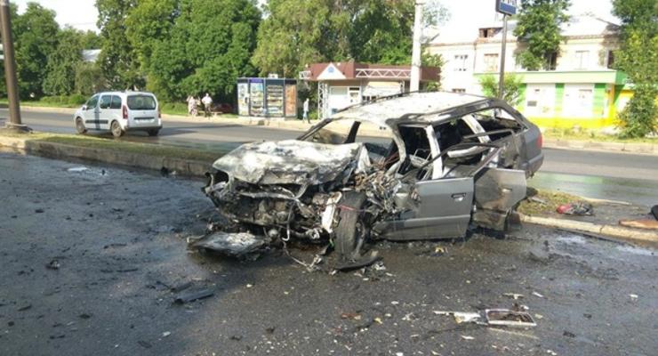 Audi сгорела после ДТП в Харькове