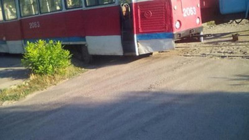 В Николаеве у трамвая на ходу отлетело колесо / news.pn