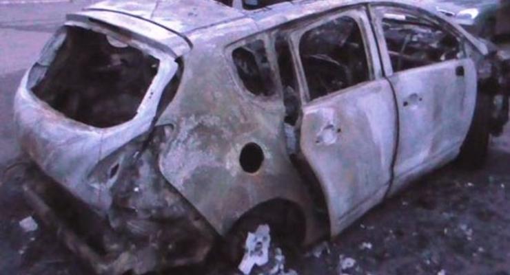 В Черкассах на стоянке ночью сгорело пять автомобилей