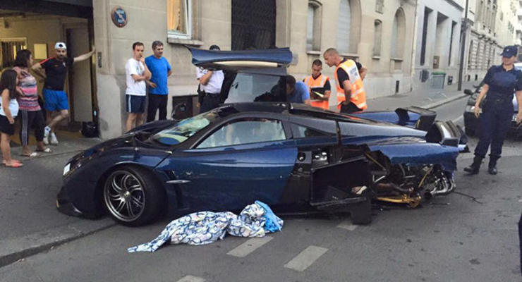 В Париже разбили уникальный суперкар