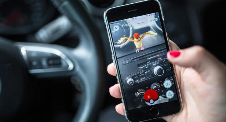 В США игравший в Pokemon GO водитель врезался в патрульную машину