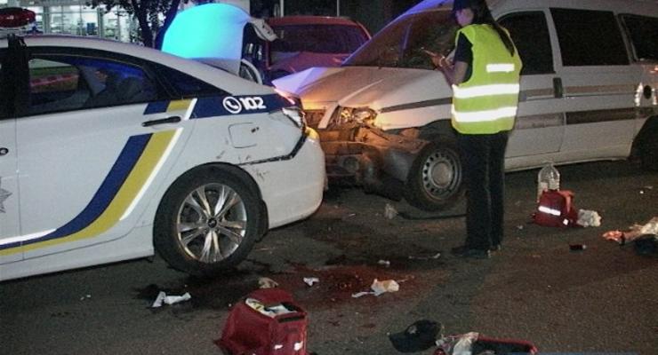 Пьяный водитель без прав сбил двух полицейских