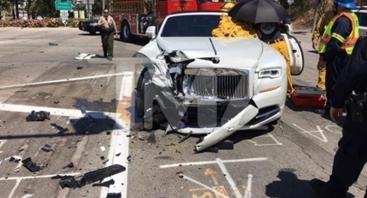 Мать Ким Кардашьян попала в аварию на Rolls-Royce