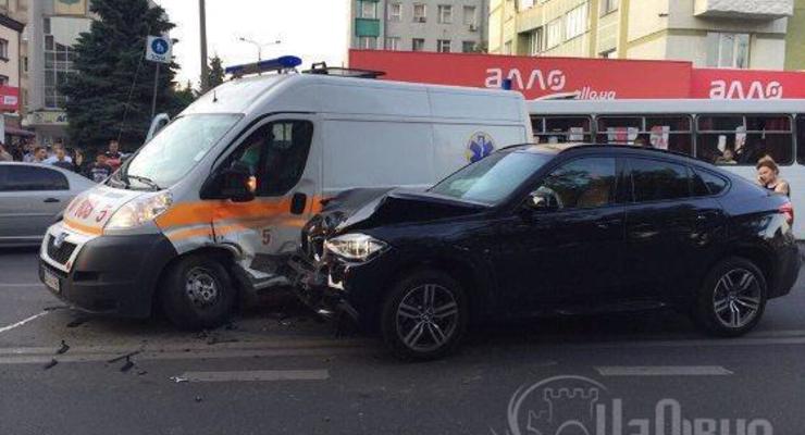 Карета скорой попала в аварию в центре Ровно