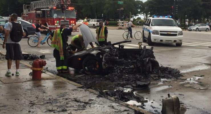 В США водитель выжил в разорванном на кусочки Lamborghini Huracan