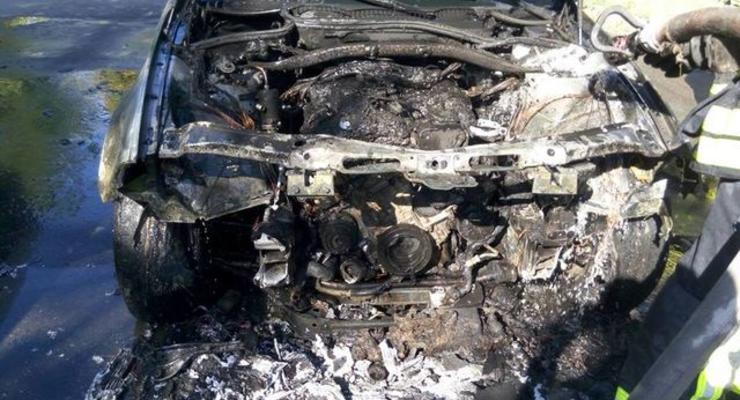 В Киеве на дороге загорелась иномарка