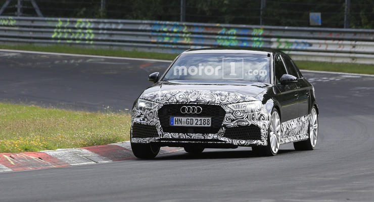 Audi вывела на тесты седан RS3