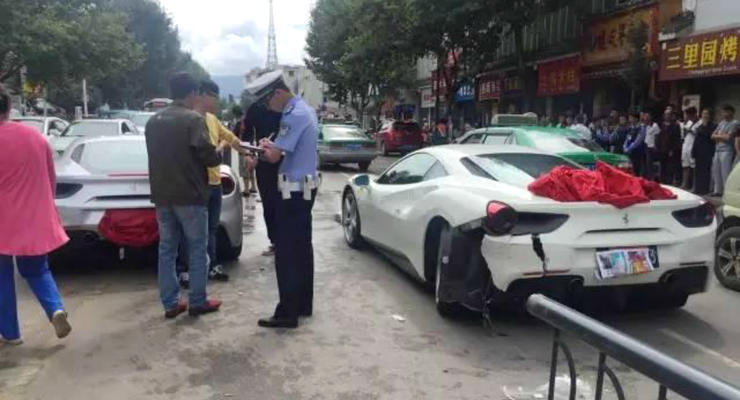 Два суперкара Ferrari 488 GTB столкнулись в Китае