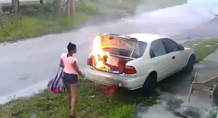 Перепутала: американка, желая отомстить бывшему, сожгла чужое авто