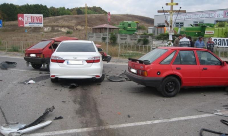 На трассе Киев - Чоп произошло ДТП с участием трех машин / npu.gov.ua