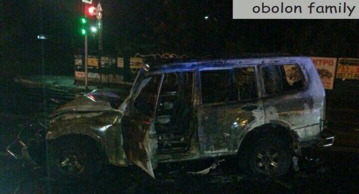 Пьяное ДТП в Киеве: работник СТО разбил Mitsubishi о столб