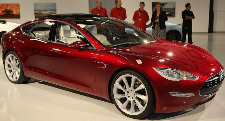 В Норвегии подали в суд на Tesla из-за медленного разгона электрокара