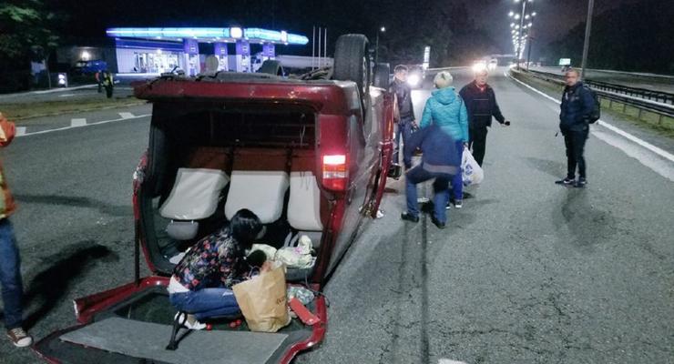 Под Киевом пьяный водитель BMW протаранил микроавтобус с пассажирами