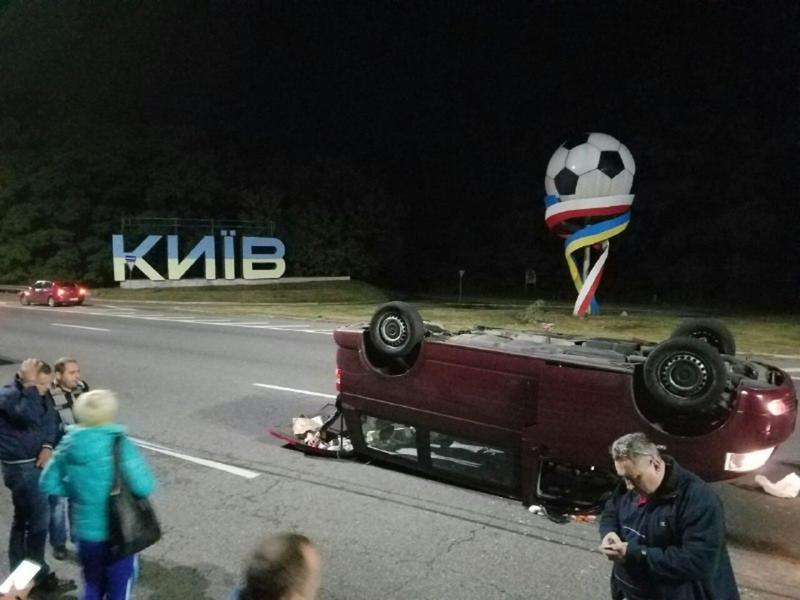 Под Киевом пьяный водитель BMW протаранил микроавтобус с пассажирами / Богдан Кутепов