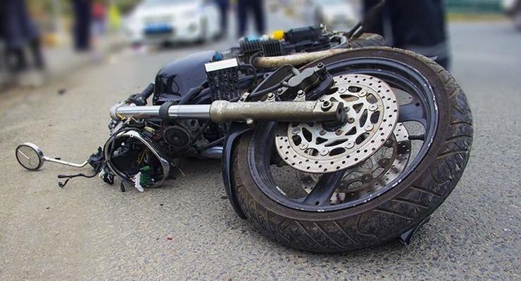 Парни, будьте внимательнее: мотоциклист эпично попал в аварию