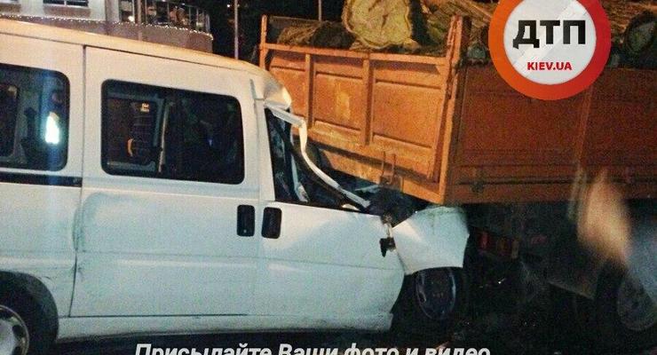 Кровавое ДТП под Киевом: Водитель остался без головы
