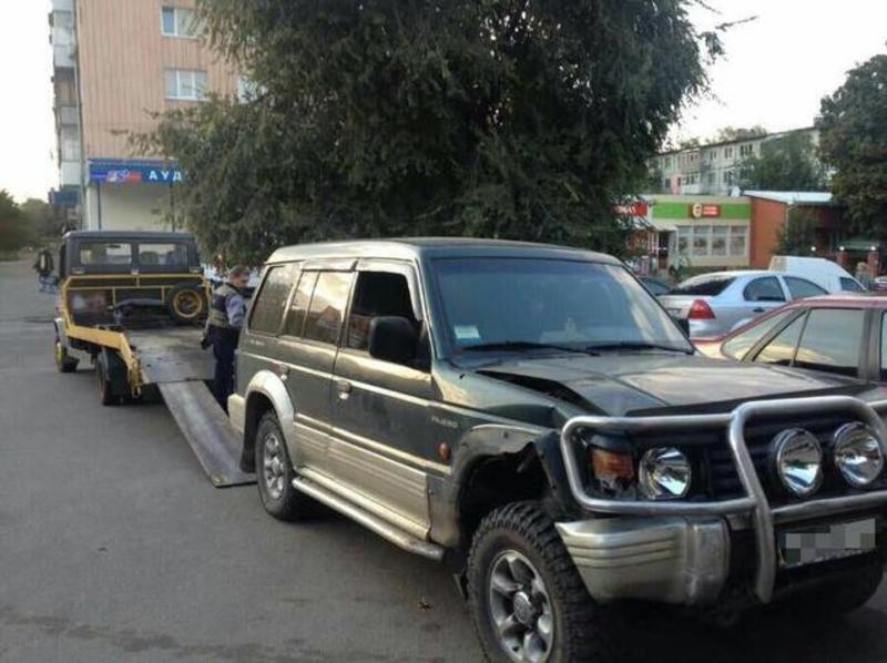 В Кропивницком пьяный водитель внедорожника устроил тройное ДТП и скрылся