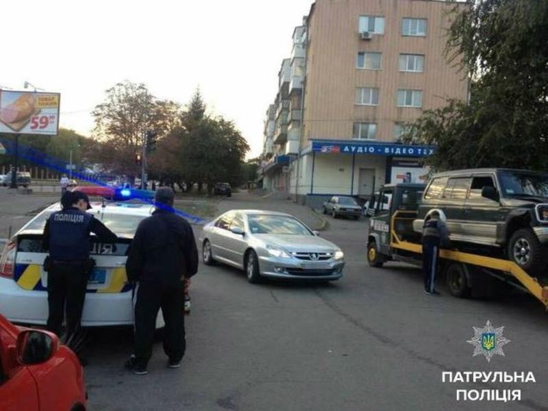 В Кропивницком пьяный водитель внедорожника устроил тройное ДТП и скрылся