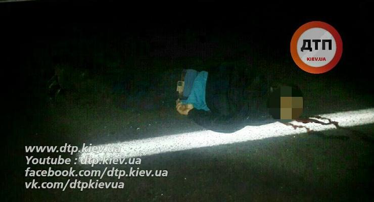 Смертельное ДТП под Киевом: мужчина выбежал под грузовик