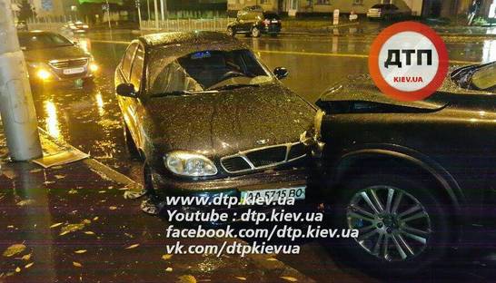 Масштабное ДТП в Киеве: водитель сбил двух пешеходов и разбил пять авто
