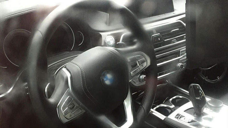 Появились первые изображения интерьера семейства BMW 5-Series