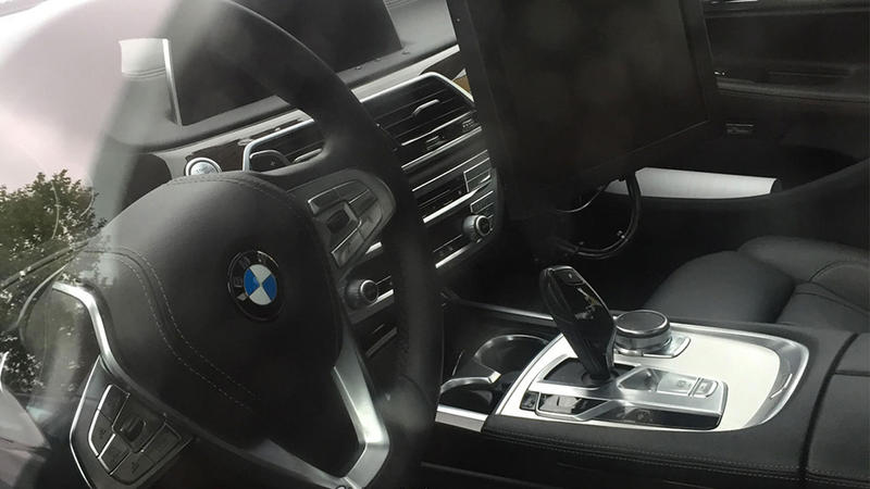 Появились первые изображения интерьера семейства BMW 5-Series
