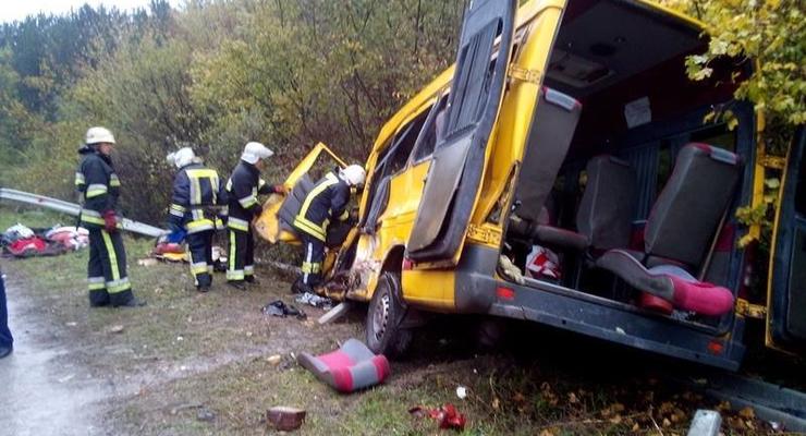 Смертельное ДТП в Каменце-Подольском: маршрутка столкнулась с грузовиком