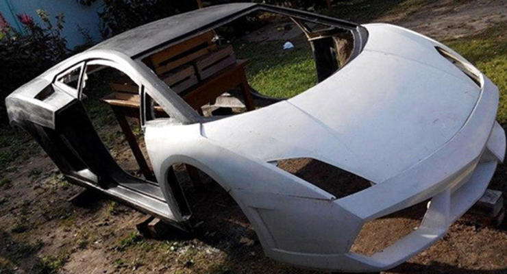 Белорусы в гараже создали копию кузова Lamborghini Gallardo