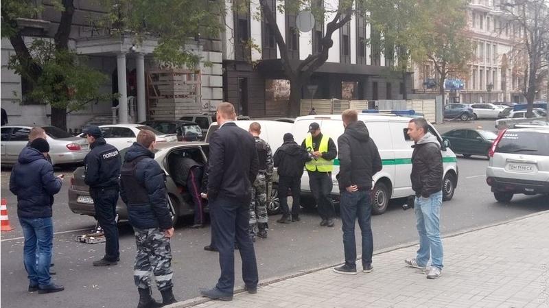 В Одессе полиция обстреляла авто, которое врезалось в машину инкассаторов / dumskaya.net