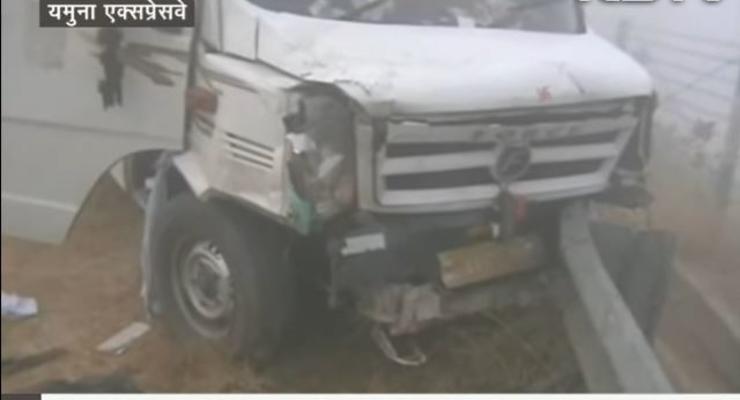Масштабное ДТП в Индии: столкнулись 20 авто, 10 человек пострадали