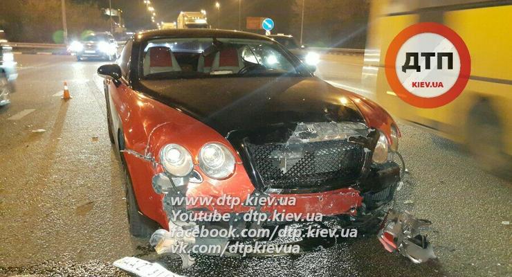 В Киеве Bentley врезался в Volkswagen, пострадали женщина и ребенок