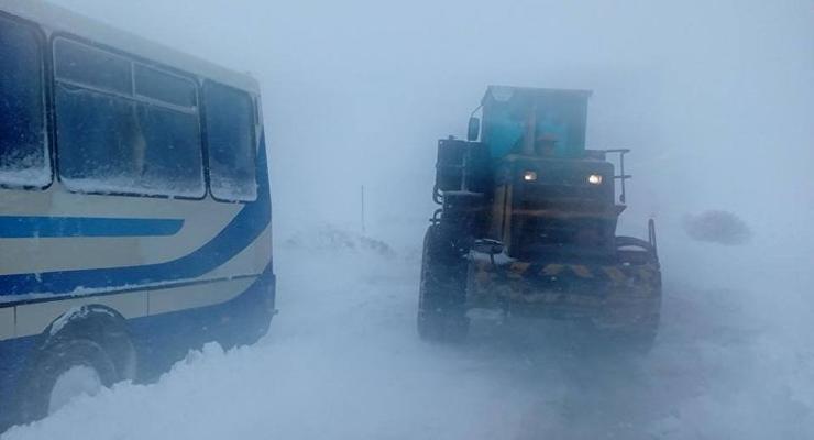 В Ивано-Франковской области из-за непогоды перевернулся автобус с детьми