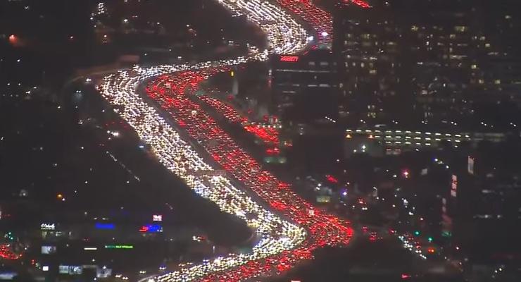 Видео огромной пробки в Лос-Анджелесе