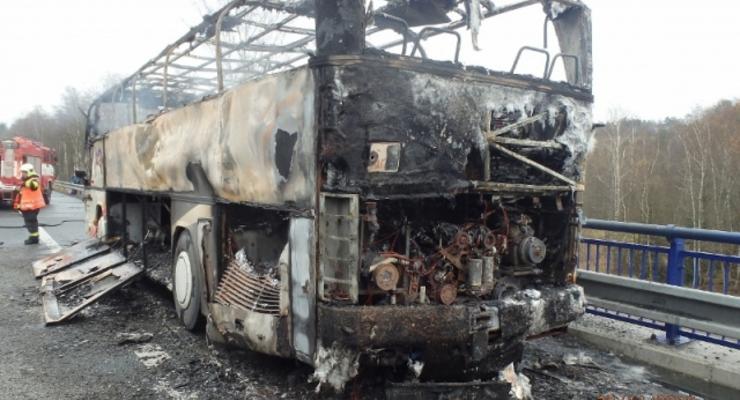 В Чехии дотла сгорел в автобус, в котором ехали украинцы