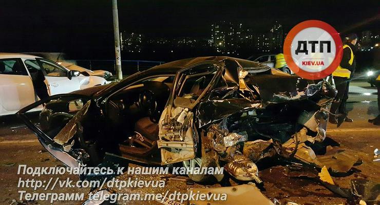 ДТП в Киеве: машины превратились в груду металла