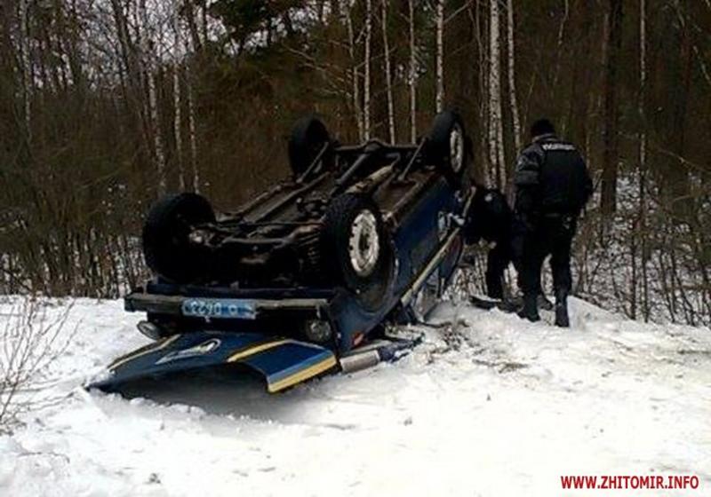 В Житомире перевернулась на крышу полицейская машина / zhitomir.info