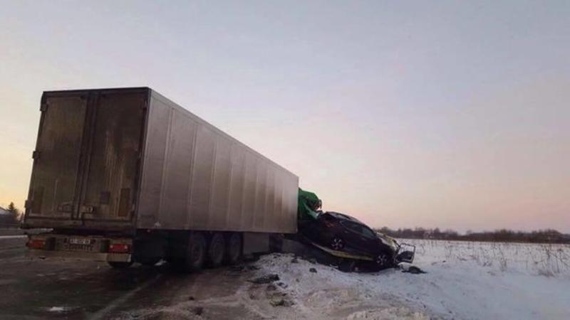 Под Киевом фура протаранила эвакуатор, грузивший машину / segodnya.ua