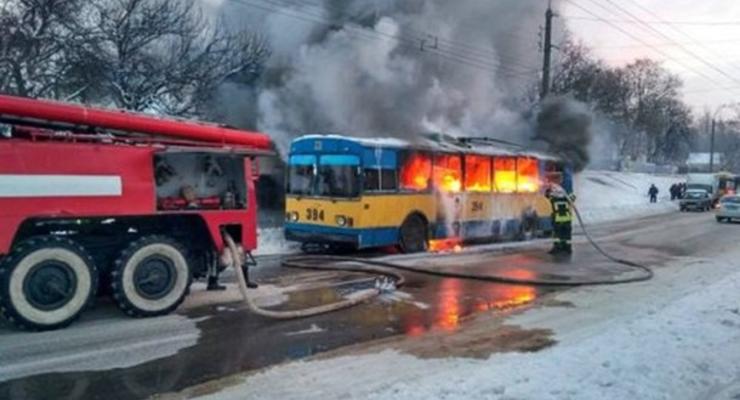 В Чернигове загорелся троллейбус с пассажирами