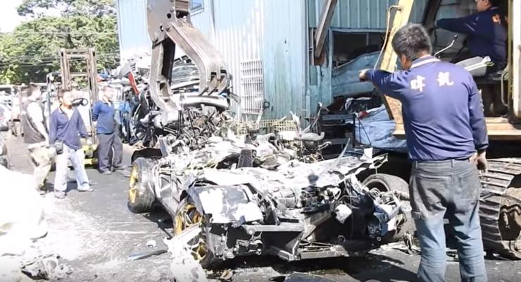 В Тайване публично уничтожили редкую Lamborghini, чтобы наказать владельца