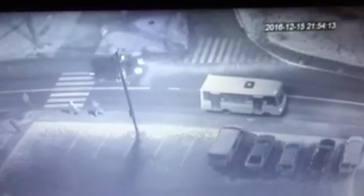 Жуткое ДТП во Львове: водитель на переходе сбил женщину и скрылся