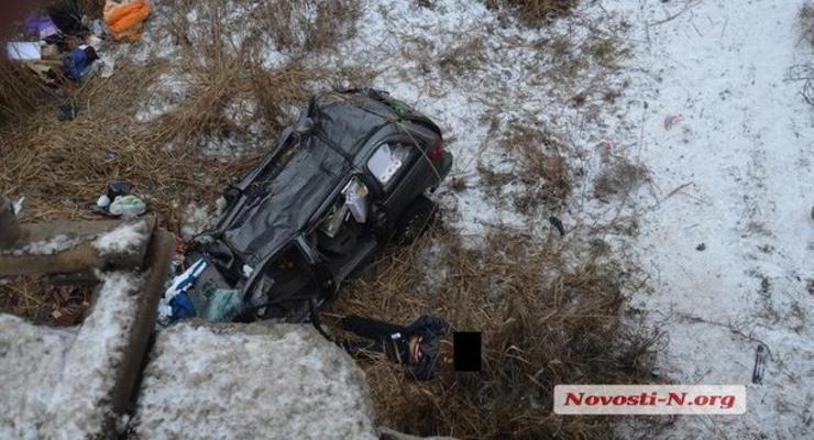 Иномарка слетела с моста в Николаевской области, водитель погиб