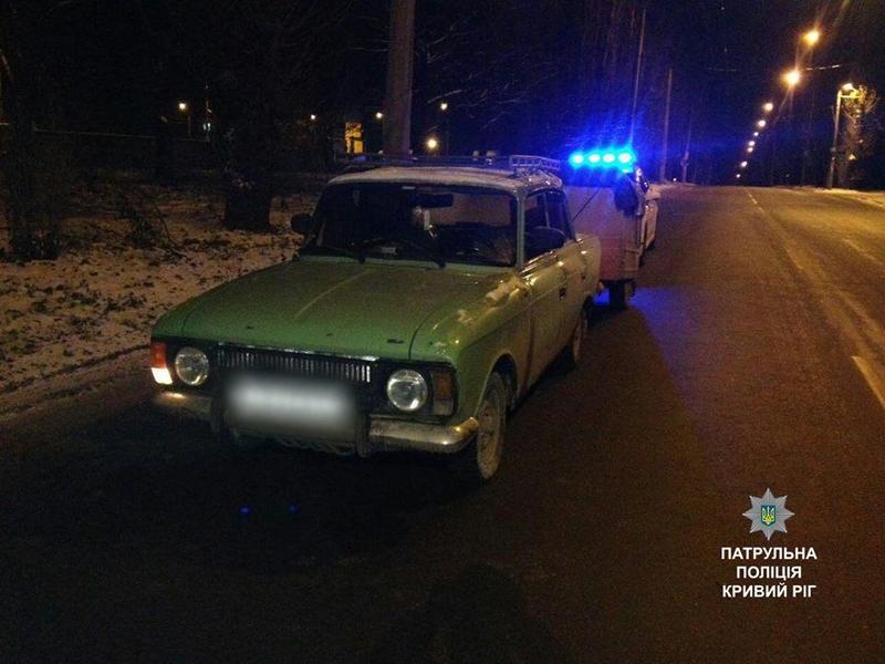 Неадекватный водитель набросился с ножницами на патрульных / npu.gov.ua