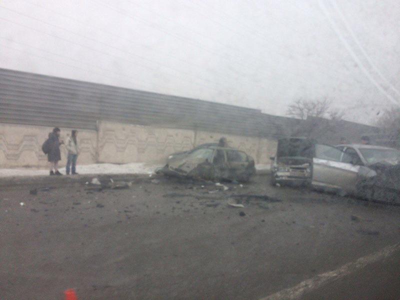 Непогода в Днепре вызвала волну ДТП, разбиты больше 10 авто / informator.dp.ua