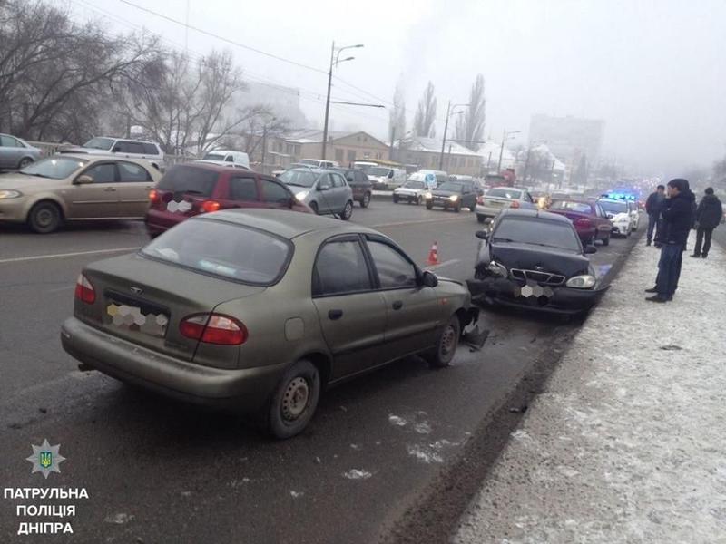 Непогода в Днепре вызвала волну ДТП, разбиты больше 10 авто / npu.gov.ua